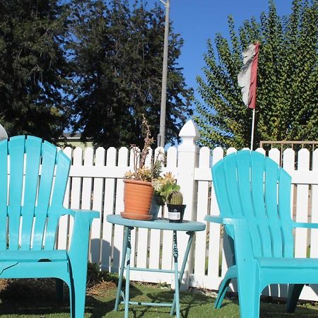 240 Usc Turquoise House Bed & Breakfast Los Angeles Bagian luar foto