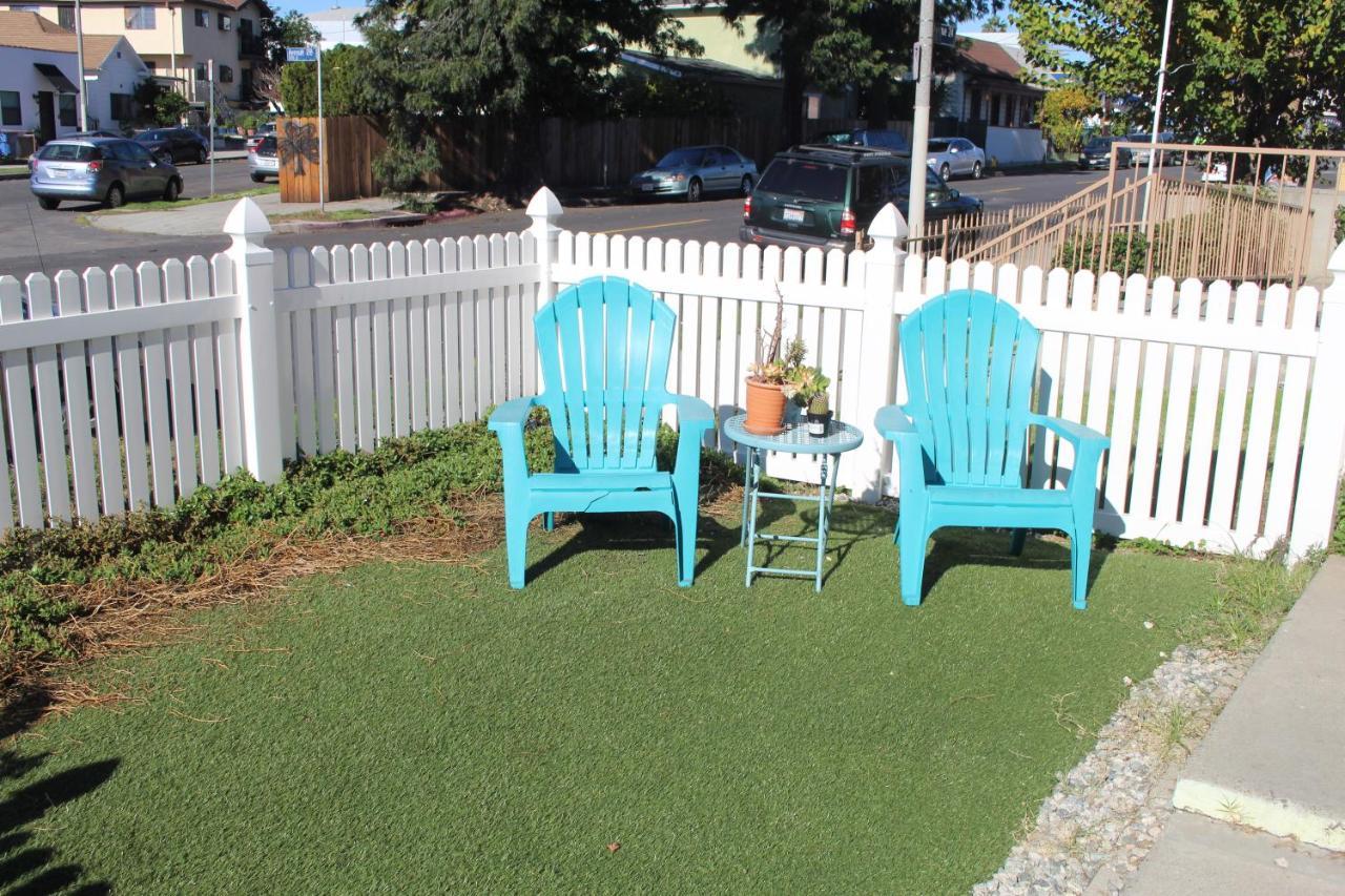 240 Usc Turquoise House Bed & Breakfast Los Angeles Bagian luar foto
