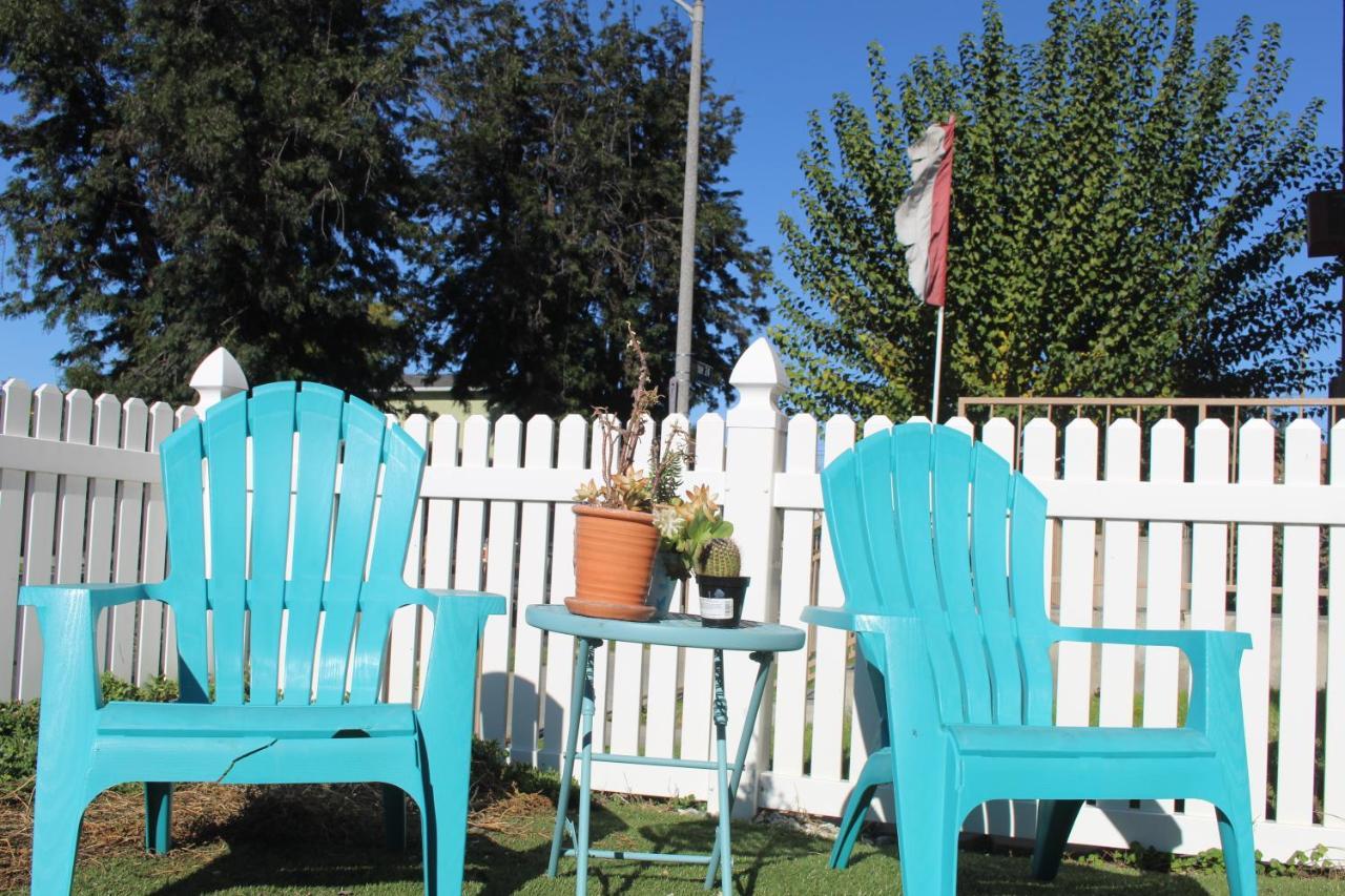 240 Usc Turquoise House Bed & Breakfast Los Angeles Bagian luar foto